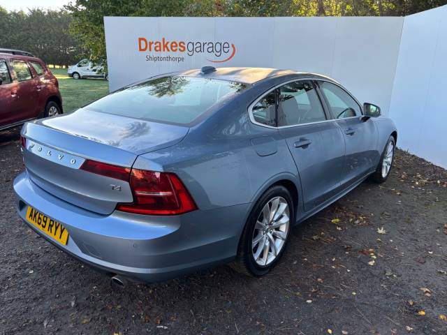 2020 Volvo S90 2.0 T4 Momentum Plus 4dr Geartronic
