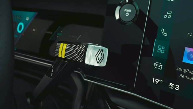 RENAULT 4 E-TECH ELECTRIC - Interior